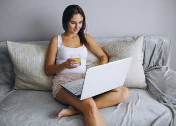 How to Compare Online Stores Before Buying: A Practical Consumer Guide