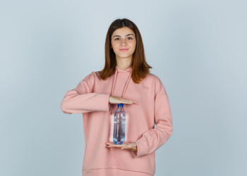 Perché alcune bottiglie d’acqua riutilizzabili mantengono meglio la temperatura delle bevande